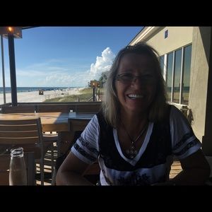 Meet your Posher, Cornelia